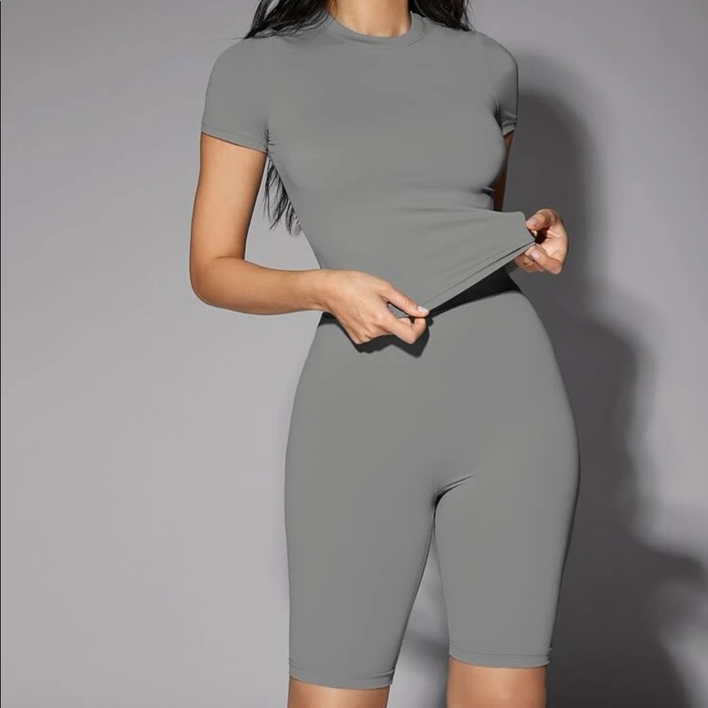 4 comfortable short sets (navy blue included)